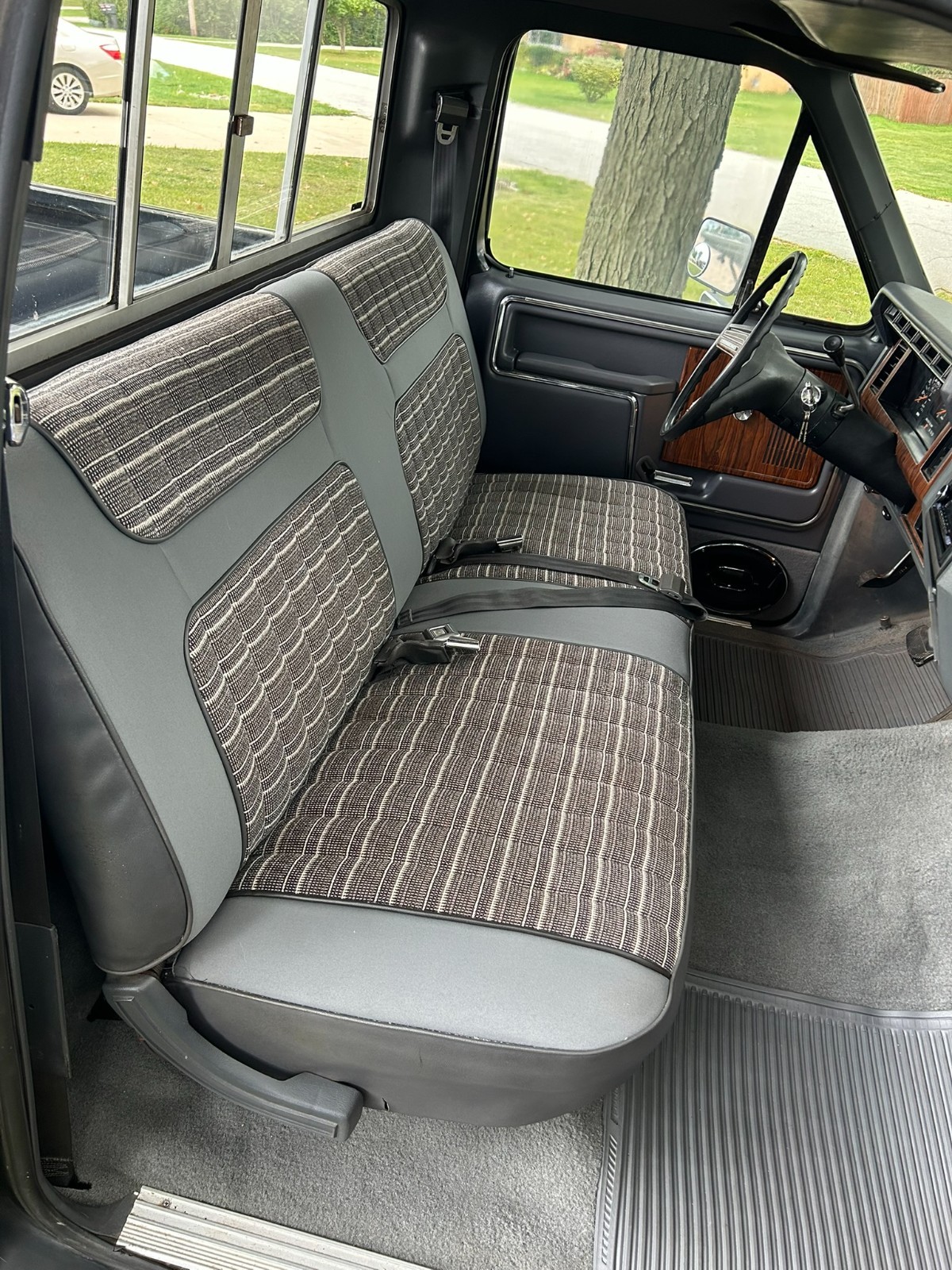 Ford-F-150-1984-Standard-Cab-Pickup-18