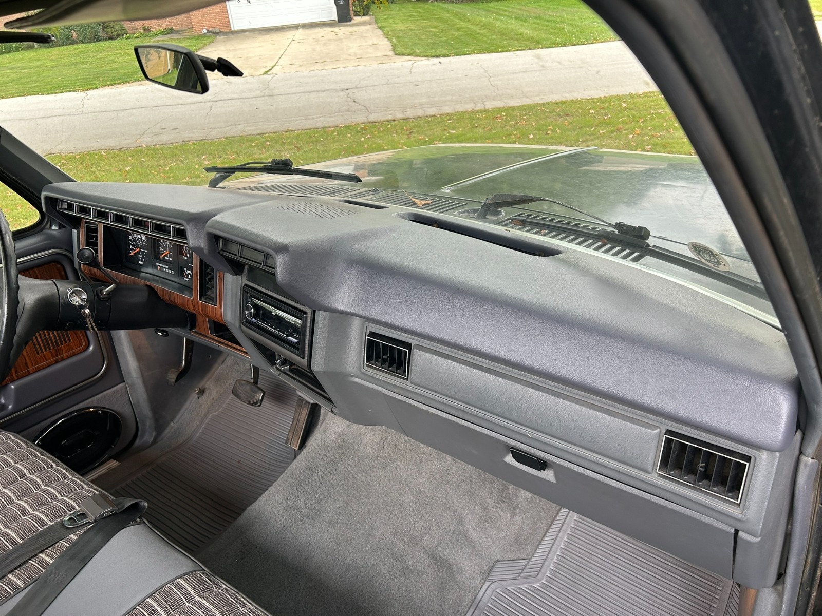 Ford-F-150-1984-Standard-Cab-Pickup-19