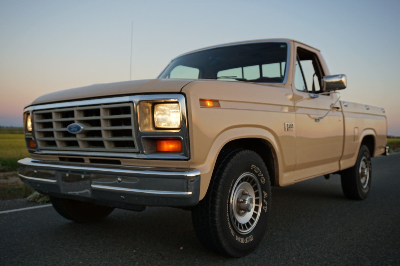 Ford F-150 1985 Standard Cab Pickup