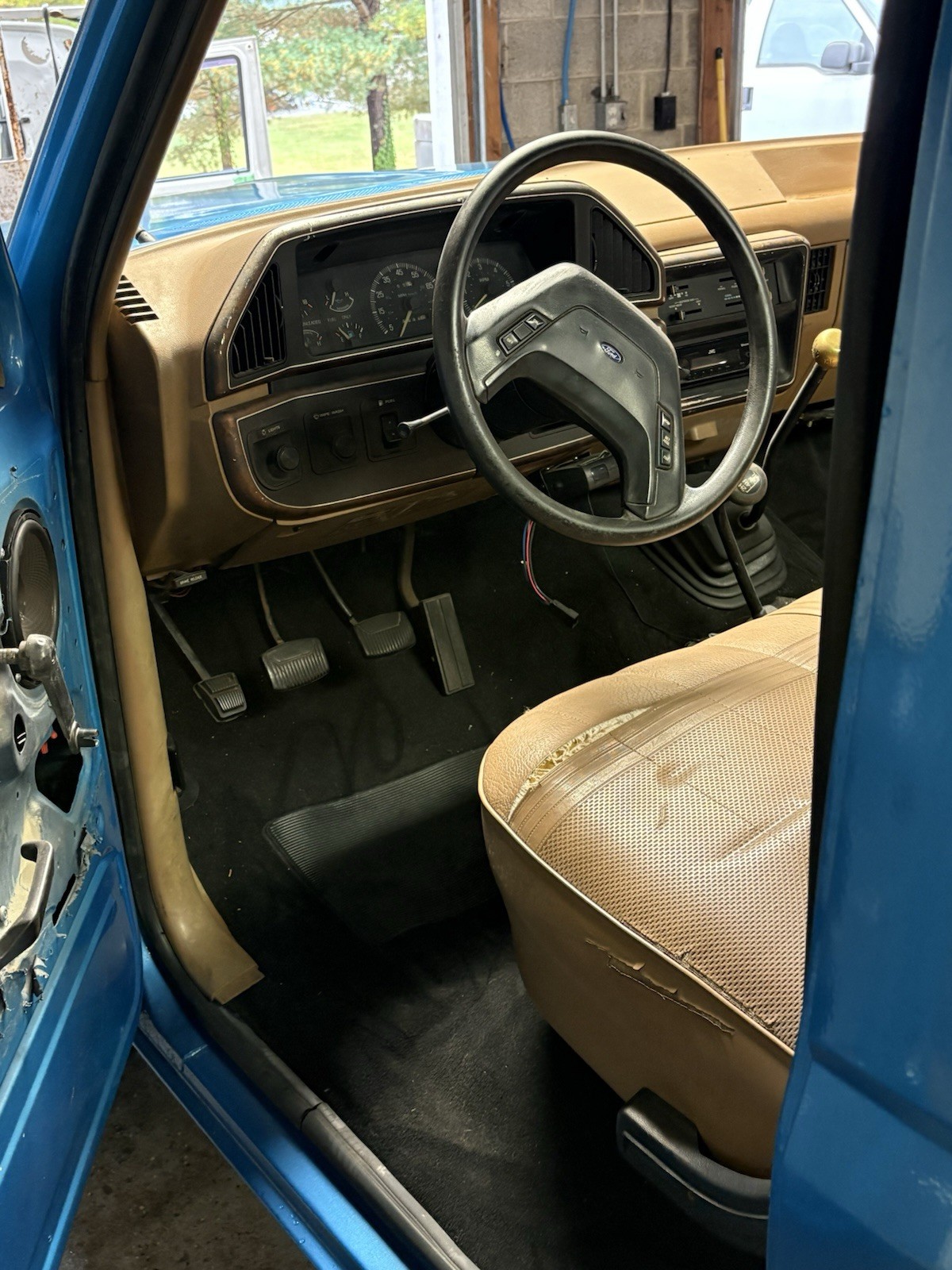 Ford-F-150-1987-Standard-Cab-Pickup-4