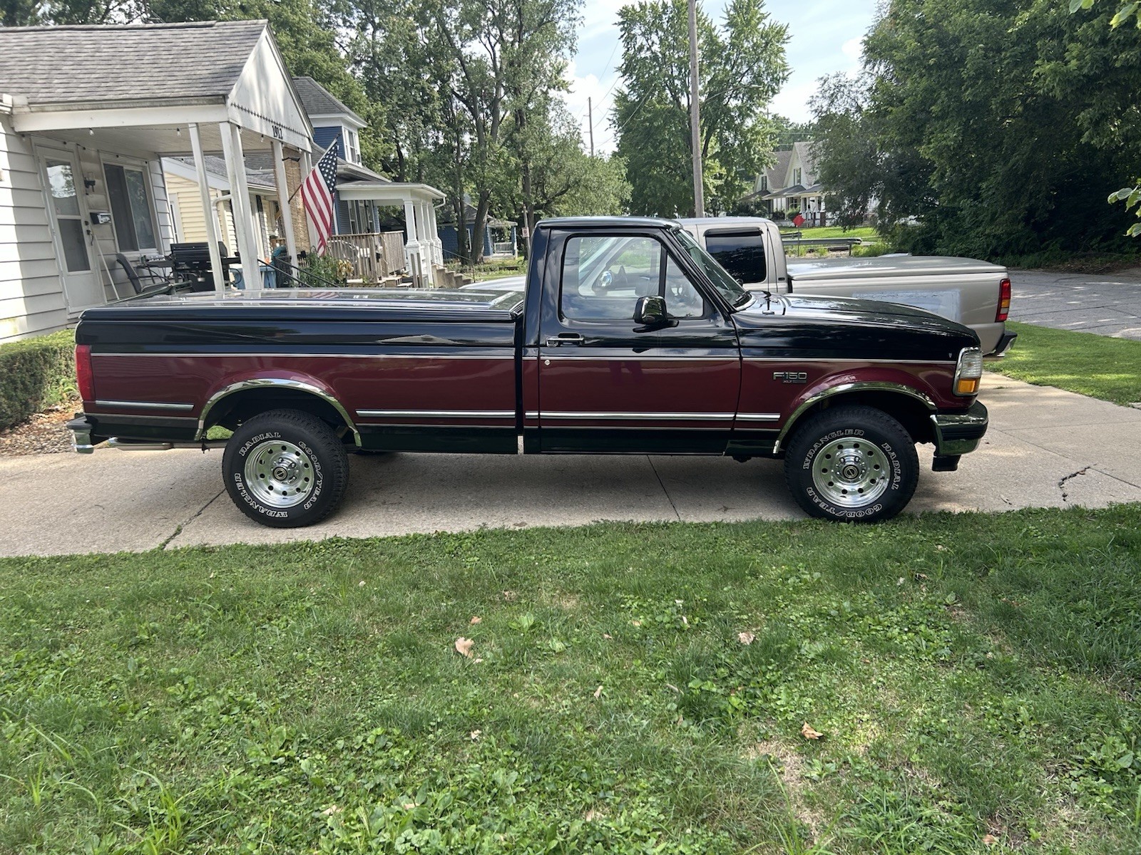 Ford-F-150-1995-Standard-Cab-Pickup-1