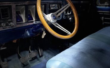 Ford-F-250-1973-Pickup-Truck-1