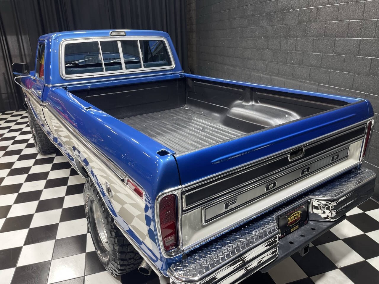Ford-F-250-1973-Pickup-Truck-16