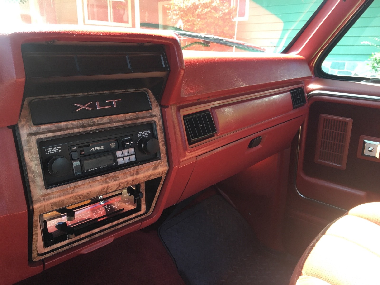 Ford-F-250-1985-Extended-Cab-Pickup-16