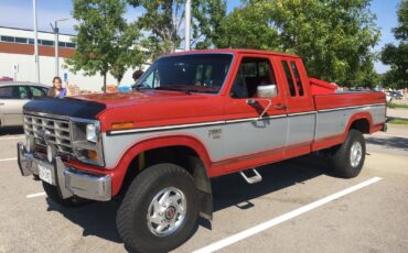 Ford-F-250-1985-Extended-Cab-Pickup-2
