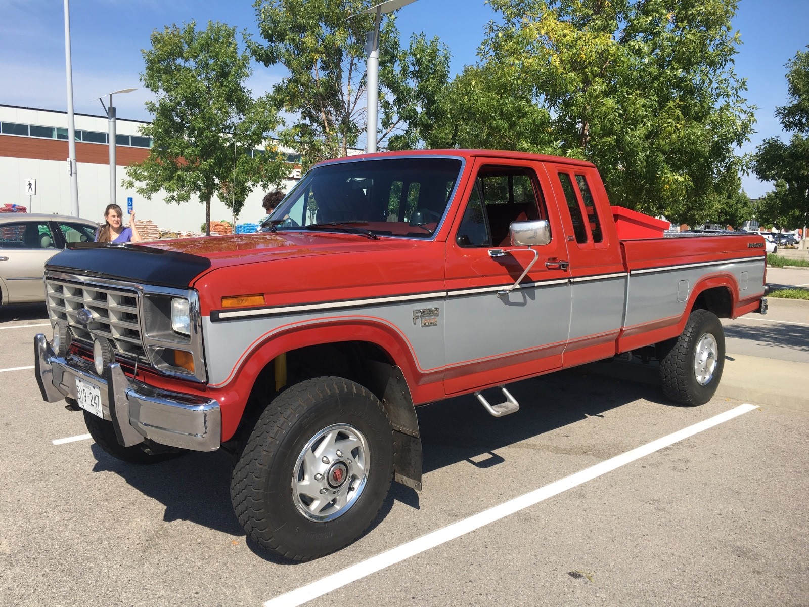Ford-F-250-1985-Extended-Cab-Pickup-2