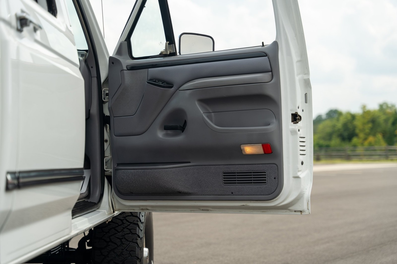 Ford-F-350-1996-Pickup-Truck-18