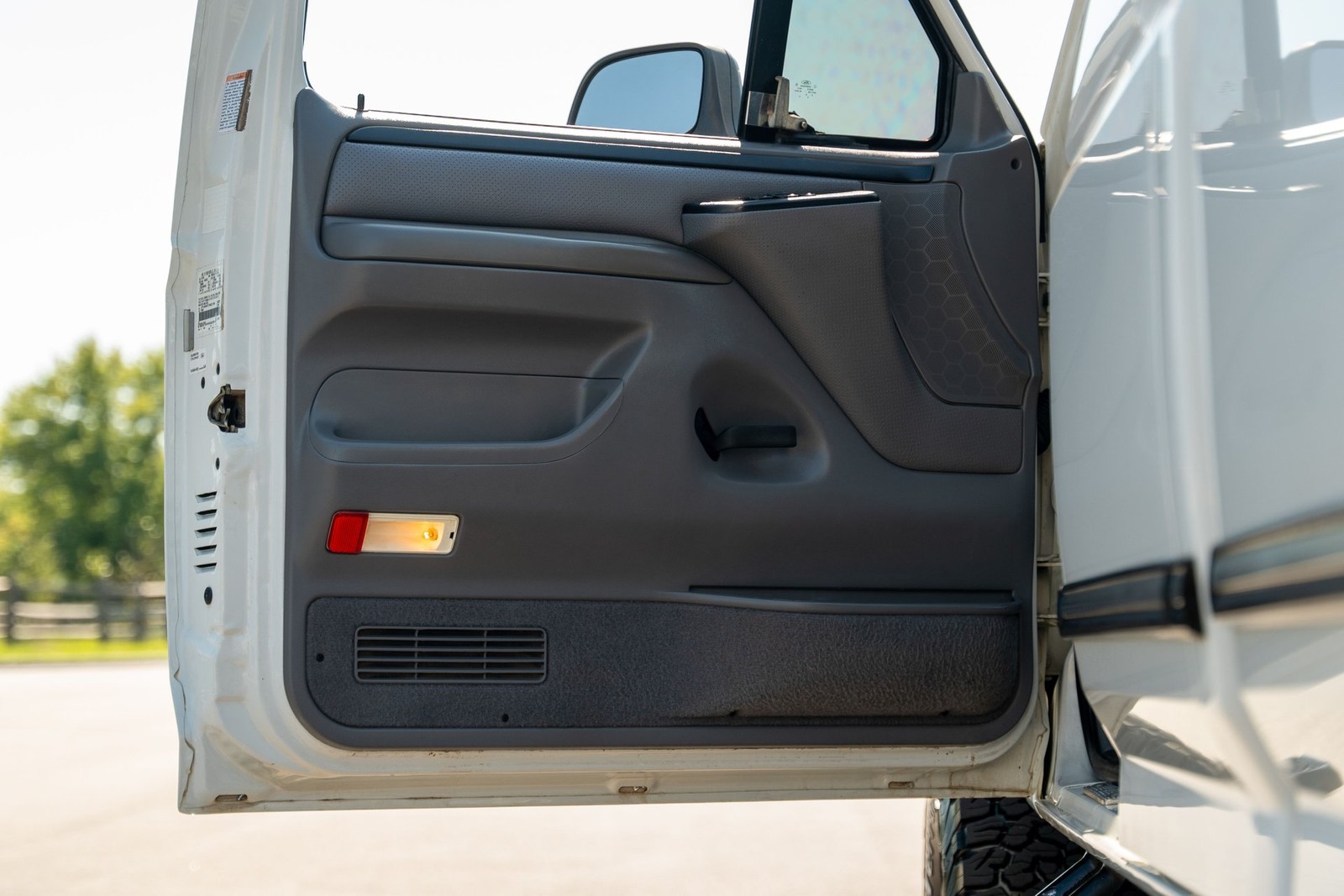Ford-F-350-1996-Pickup-Truck-31