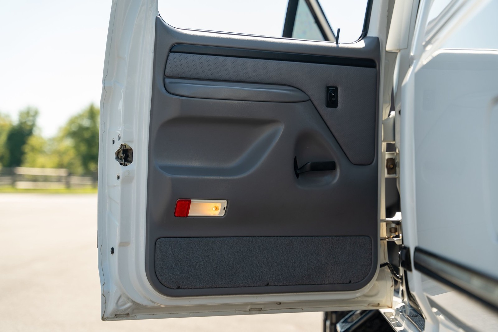 Ford-F-350-1996-Pickup-Truck-32