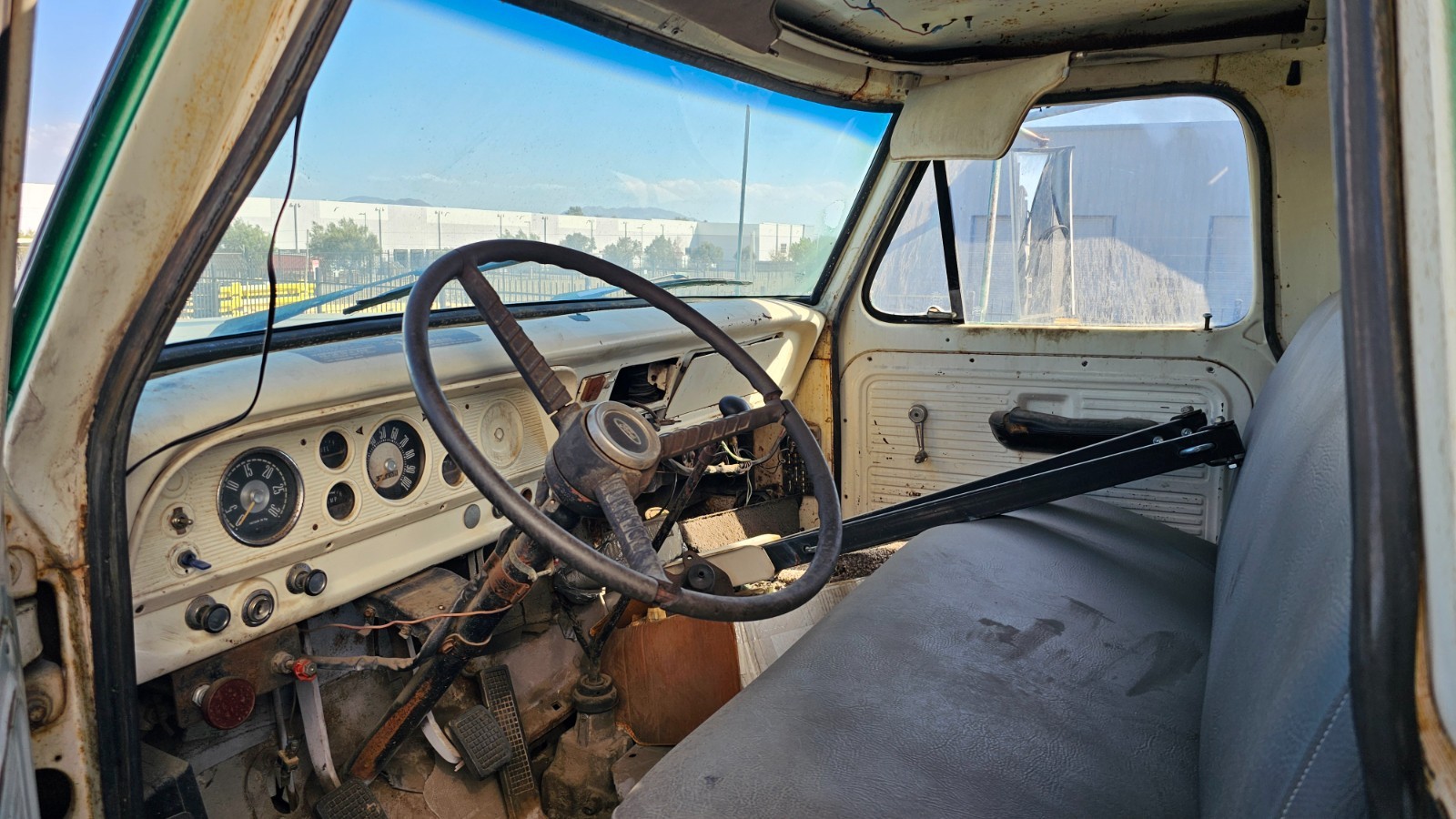 Ford-F-550-1969-Commercial-Vehicle-3