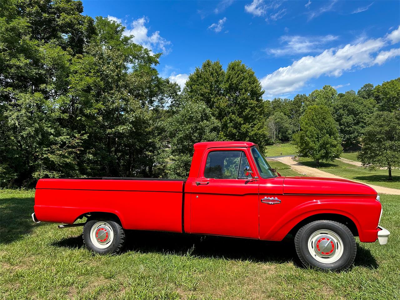 Ford-F100-1966-Rangoon-red-Red-and-black