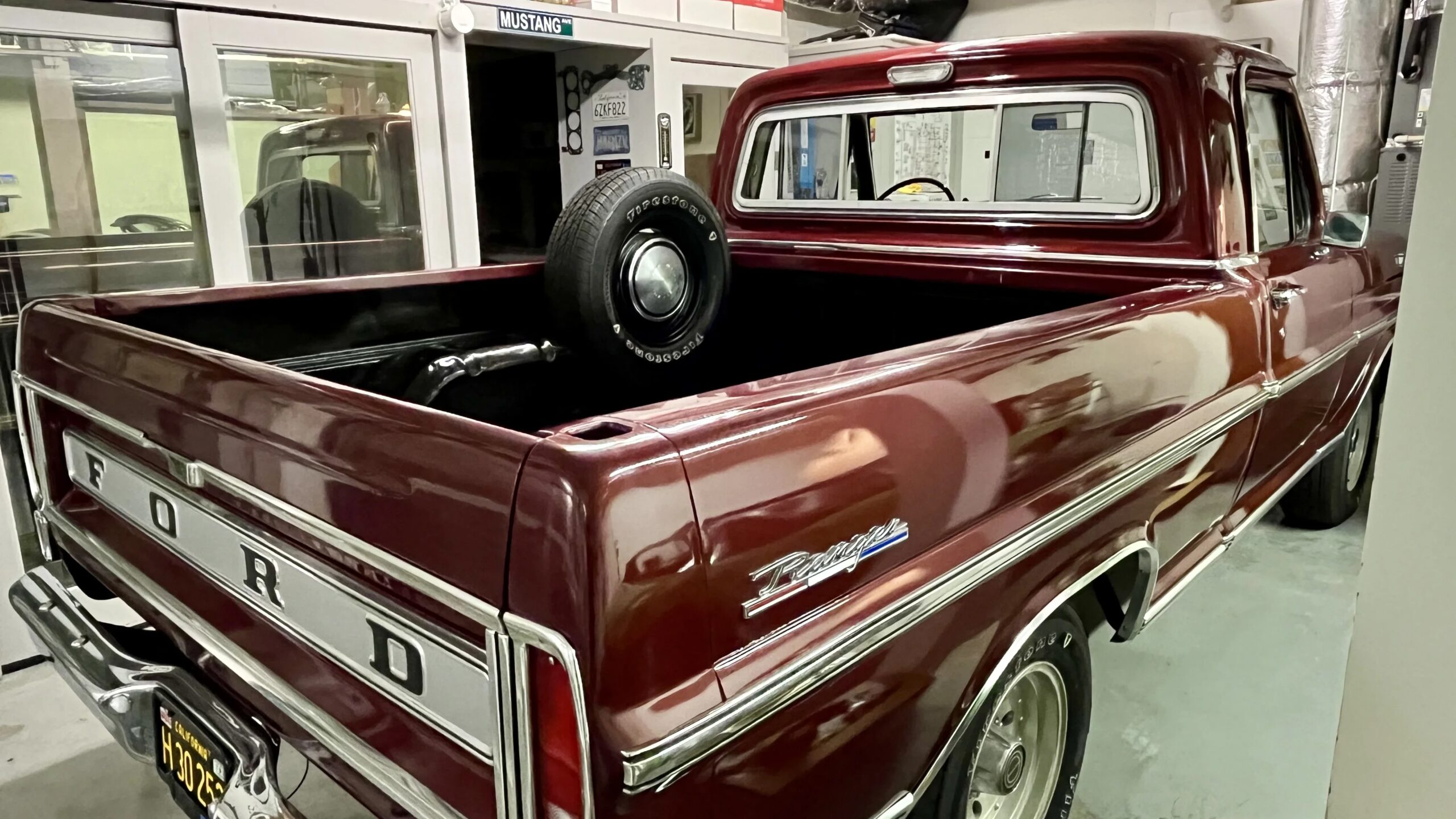 Ford-F100-2wd-regular-cab-1969-Red-Beige-32