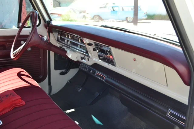 Ford-F100-2wd-regular-cab-1972-Custom-Red-4