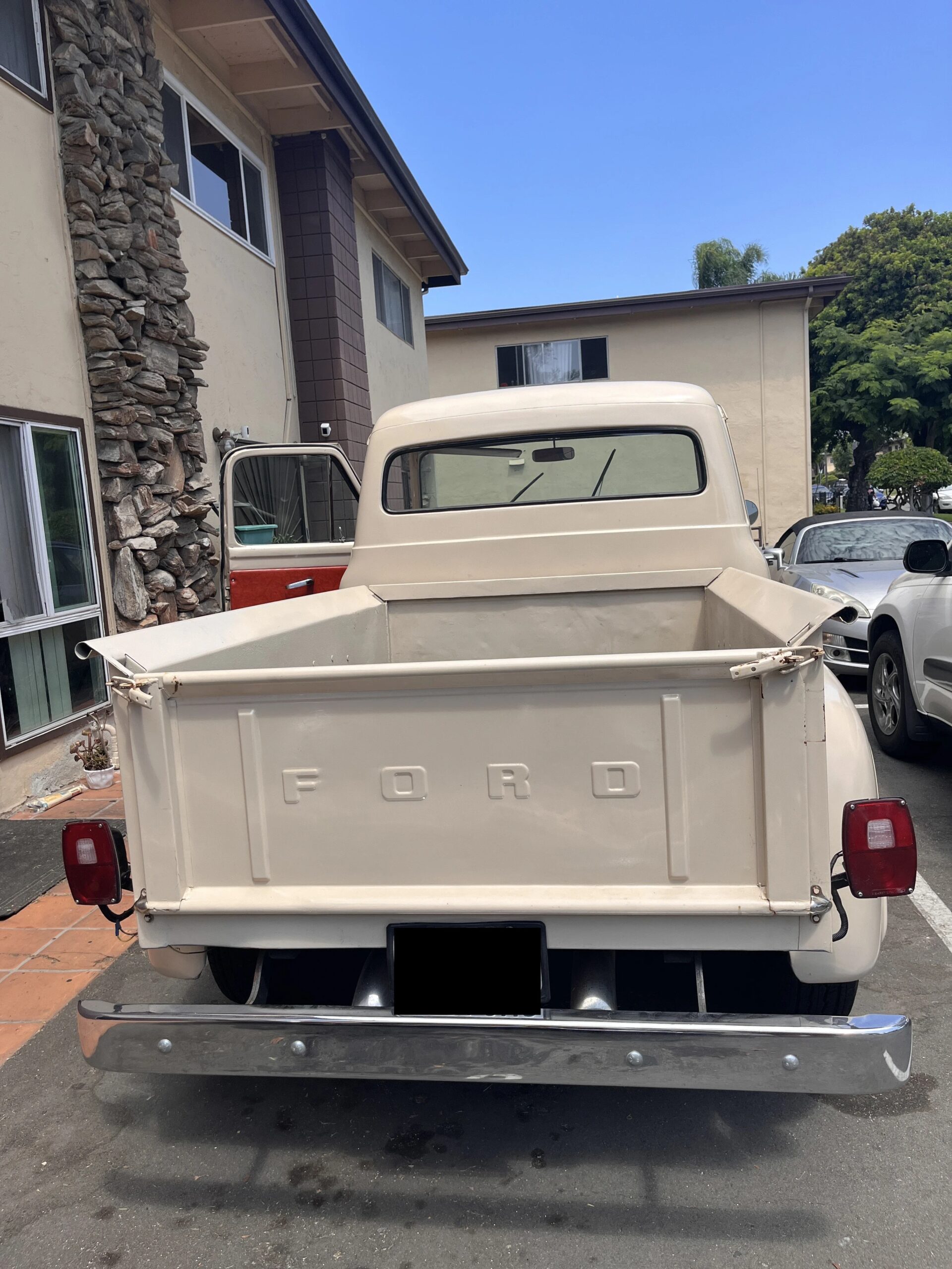Ford-F100-custom-1955-Beige-Orange-1