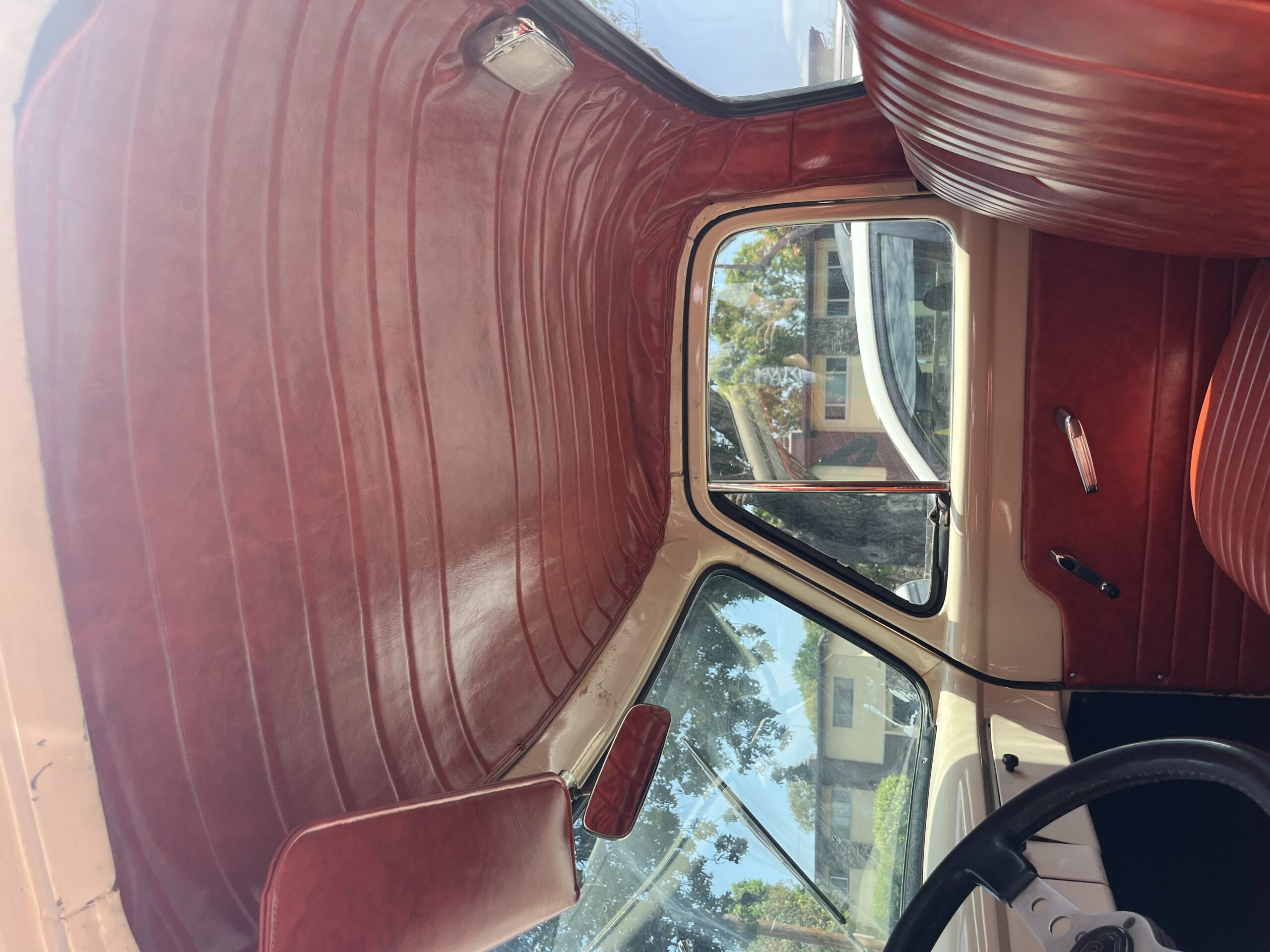 Ford-F100-custom-1955-Beige-Orange-16