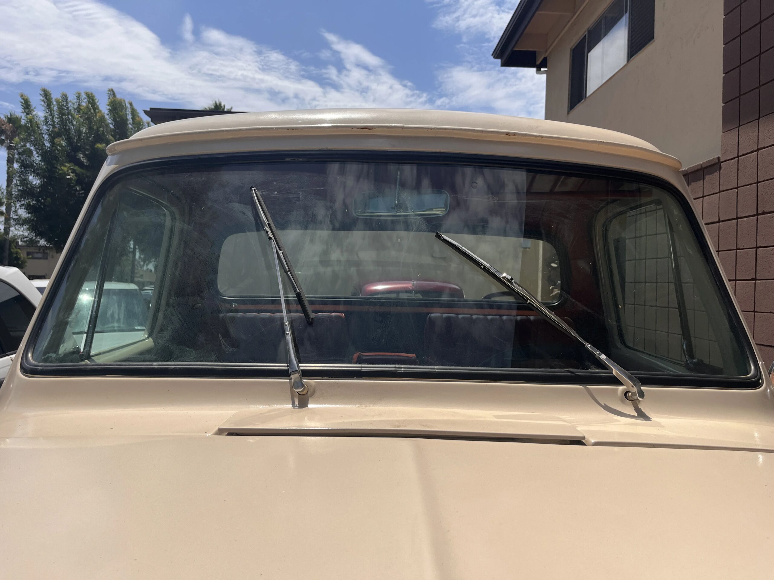 Ford-F100-custom-1955-Beige-Orange-17