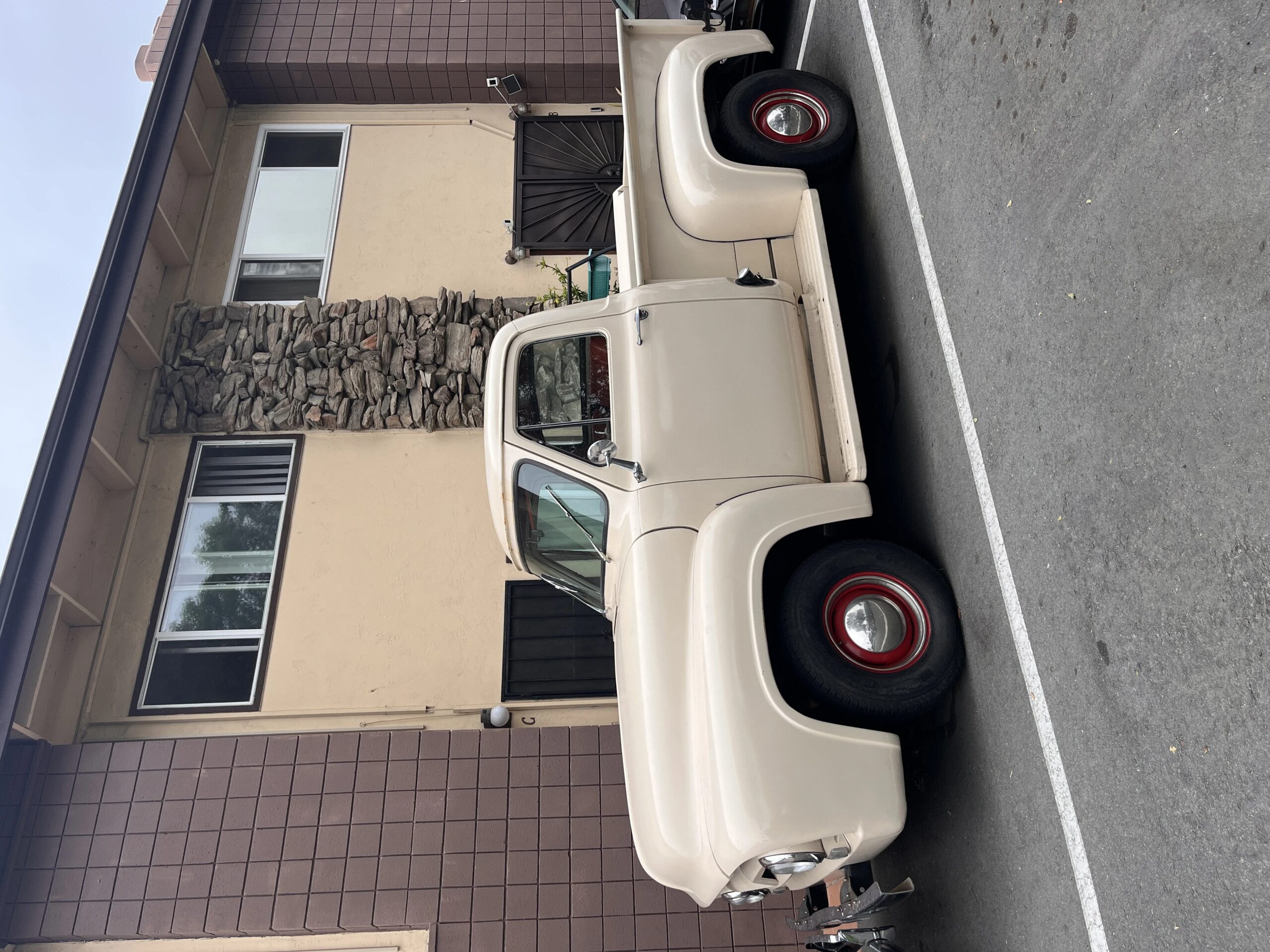Ford-F100-custom-1955-Beige-Orange-18