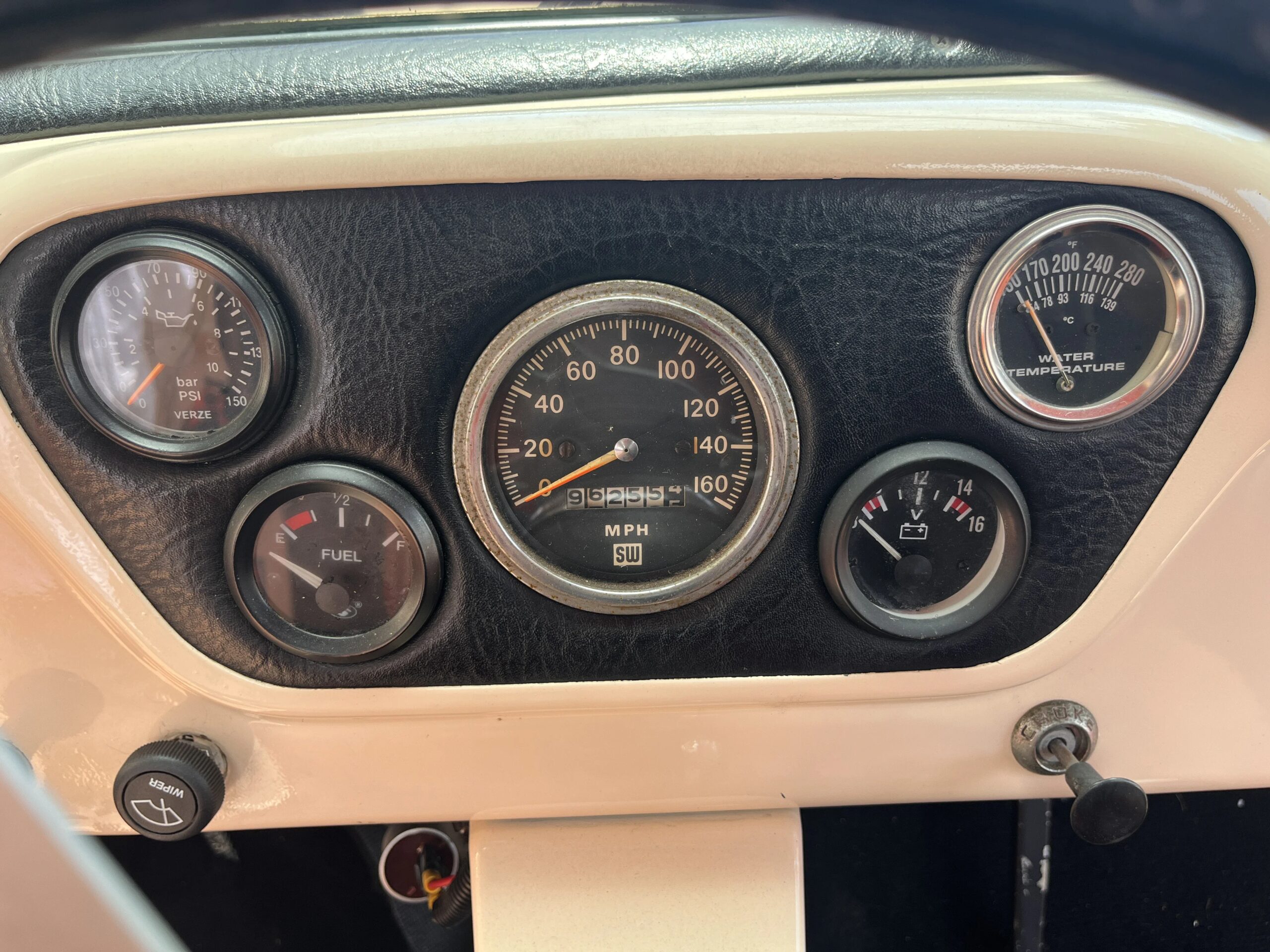 Ford-F100-custom-1955-Beige-Orange-8