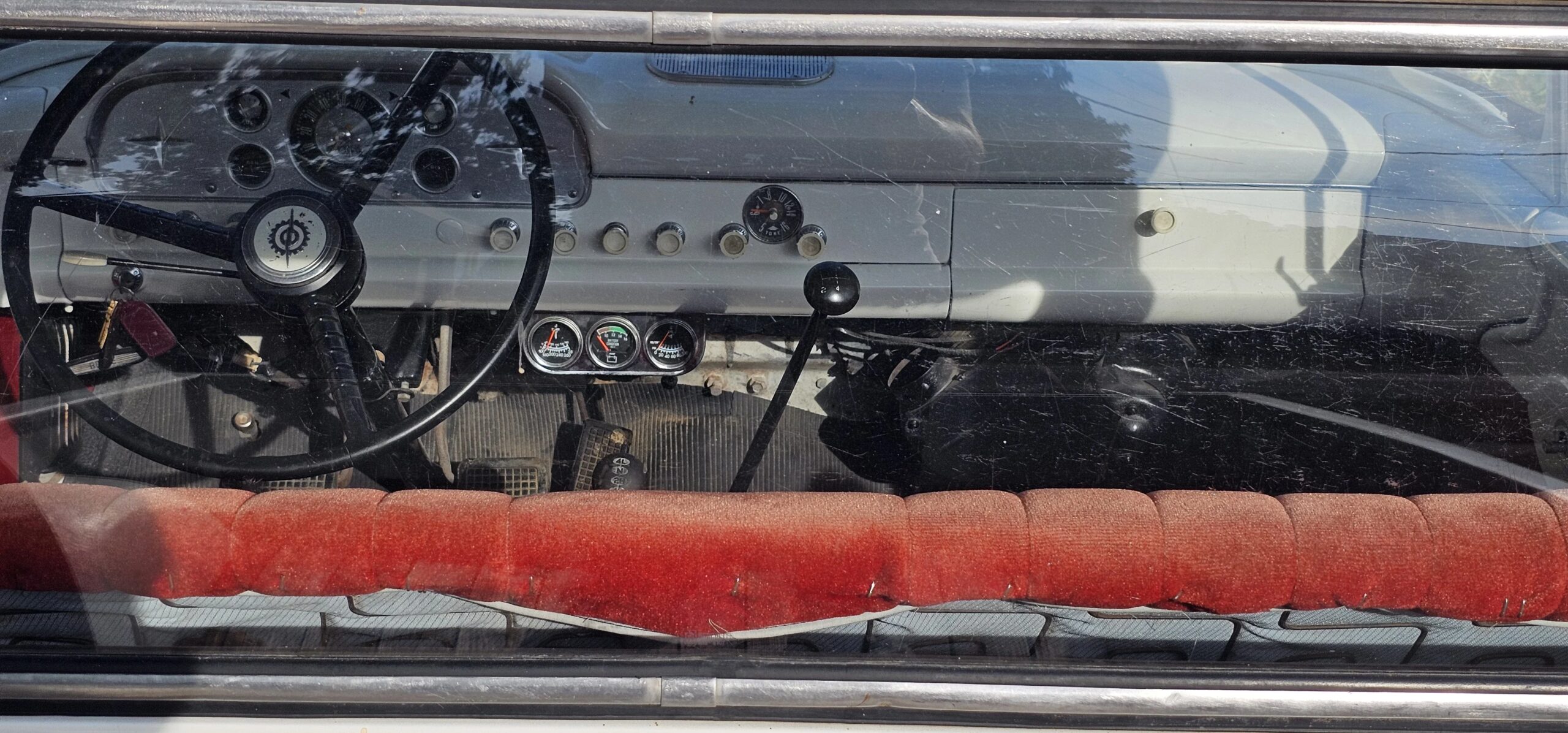 Ford-F100-custom-1960-White-Red-13
