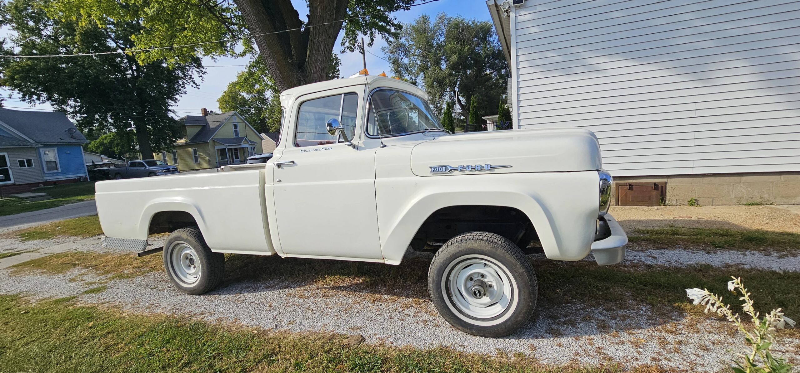 Ford-F100-custom-1960-White-Red-19