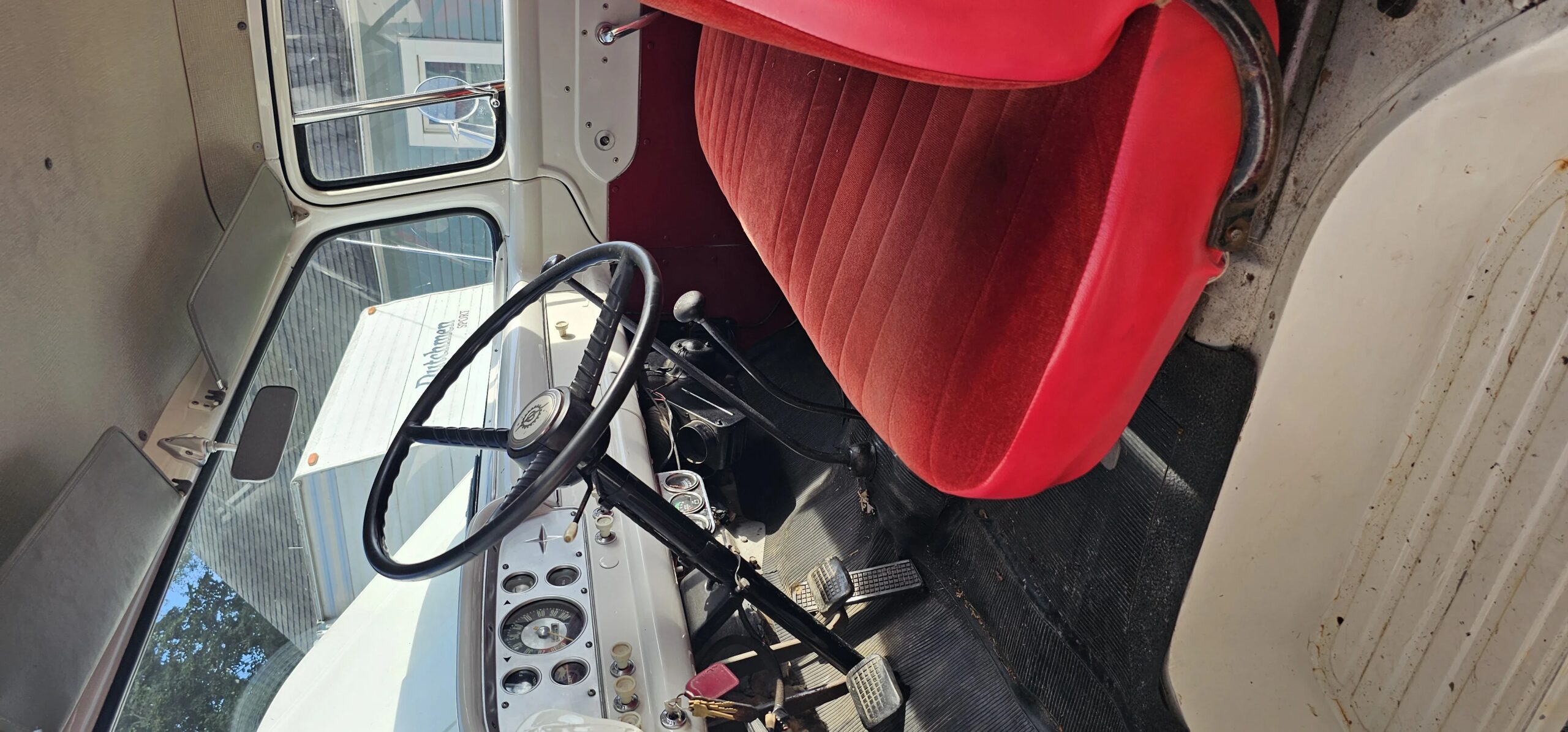 Ford-F100-custom-1960-White-Red-3