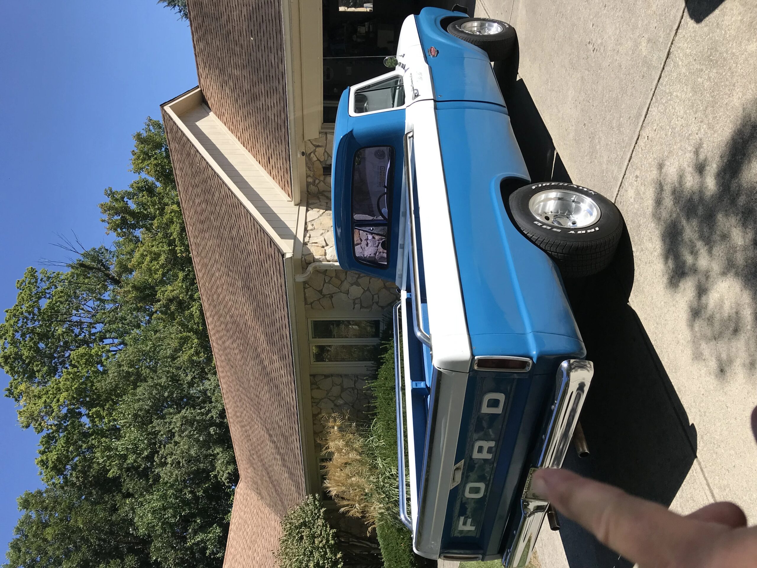 Ford-F100-custom-1966-Blue-White-10