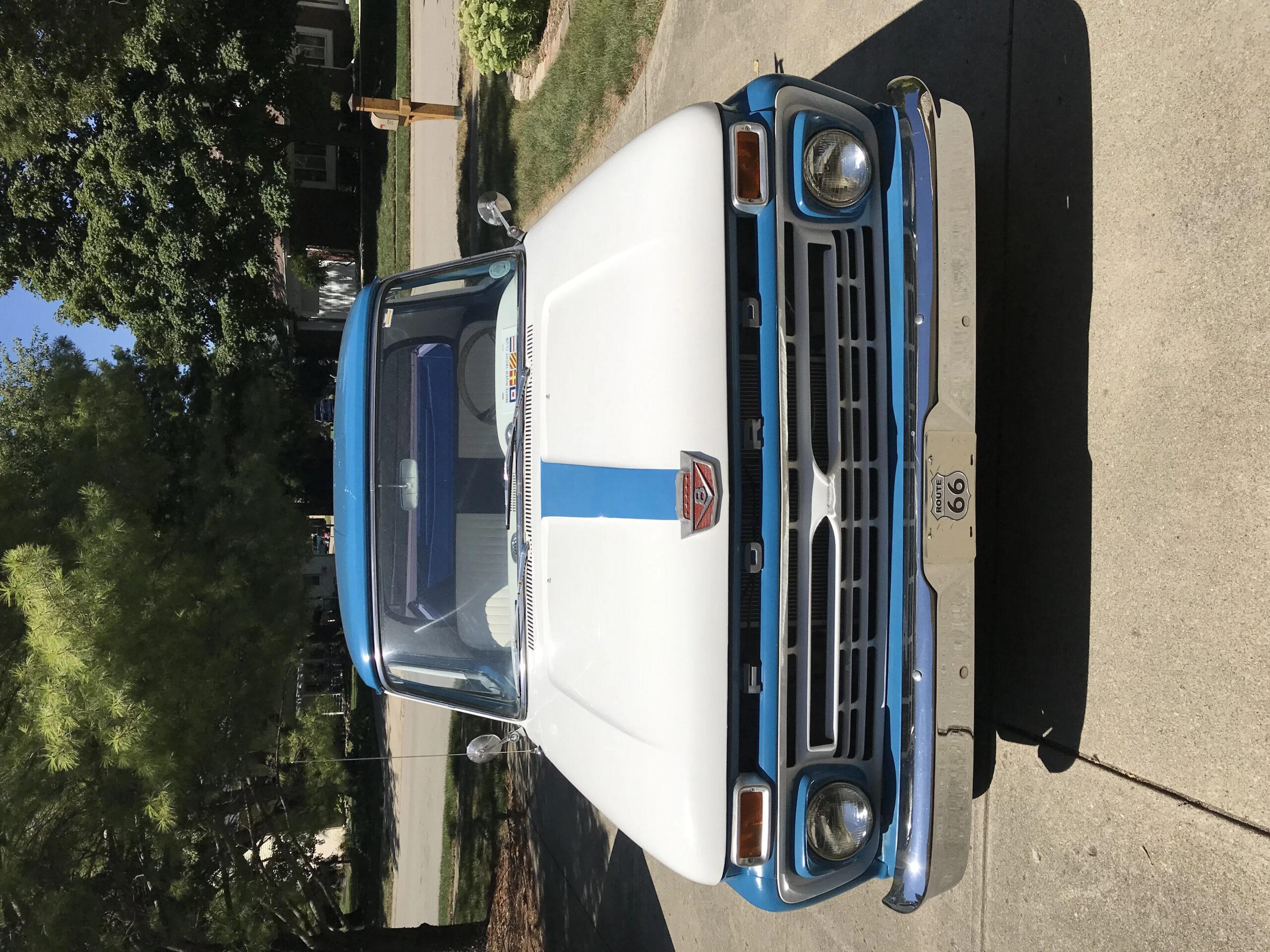 Ford-F100-custom-1966-Blue-White-4