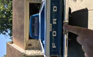 Ford-F100-custom-1966-Blue-White-6