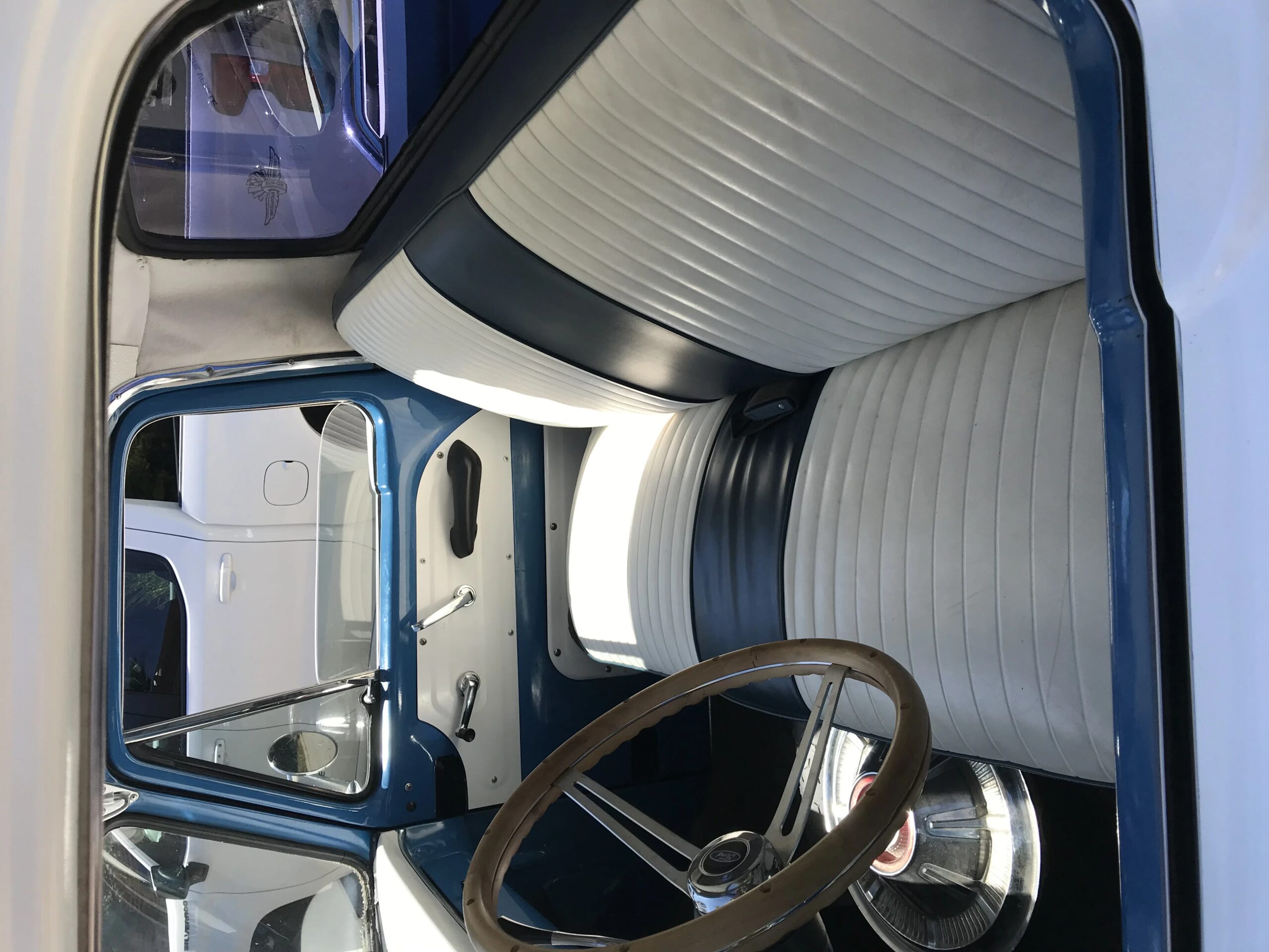 Ford-F100-custom-1966-Blue-White-8