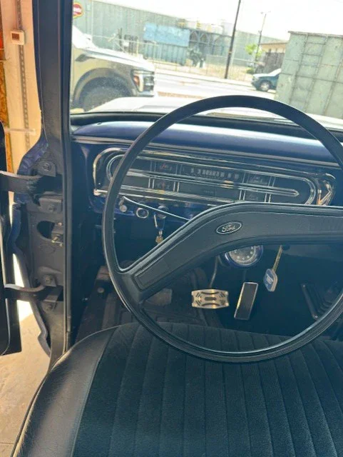 Ford-F100-custom-1972-Blue-Black-2