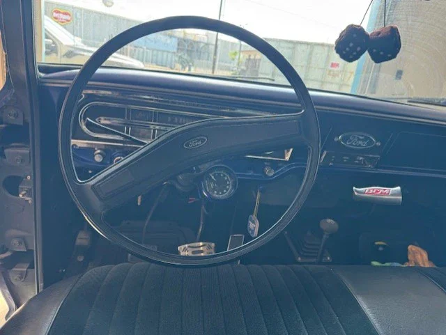 Ford-F100-custom-1972-Blue-Black-3
