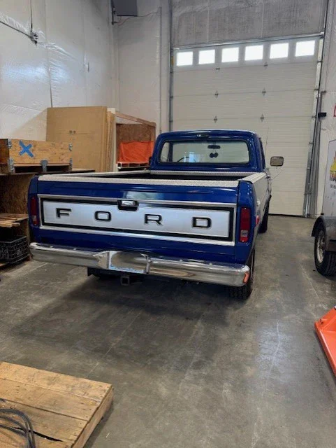 Ford-F100-custom-1972-Blue-Black-6