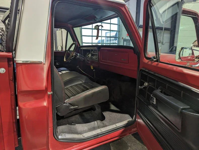 Ford-F100-custom-1976-Red-Red-16