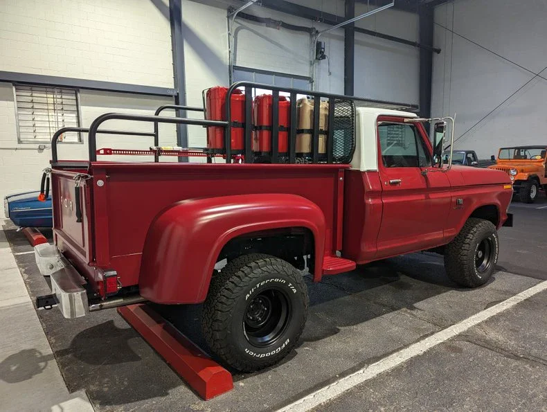 Ford-F100-custom-1976-Red-Red-25