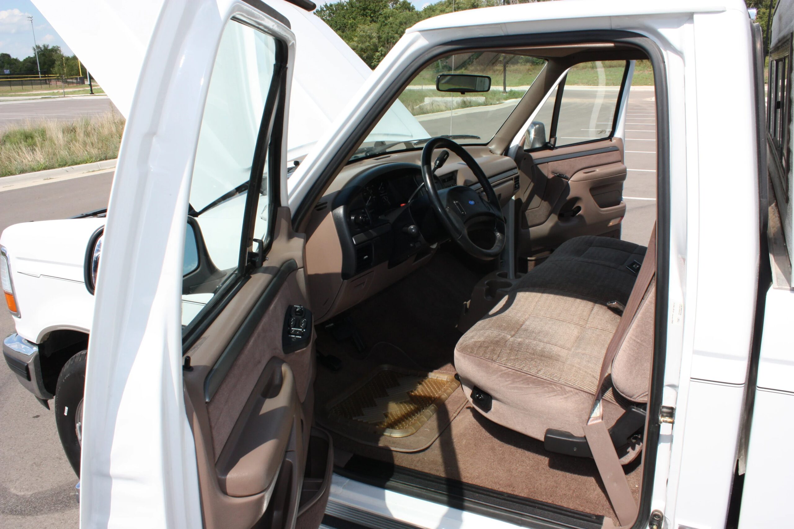 Ford-F150-2wd-regular-cab-1992-White-Brown-10