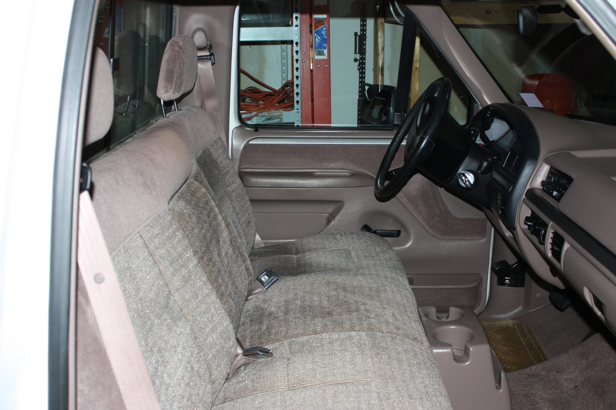 Ford-F150-2wd-regular-cab-1992-White-Brown-14