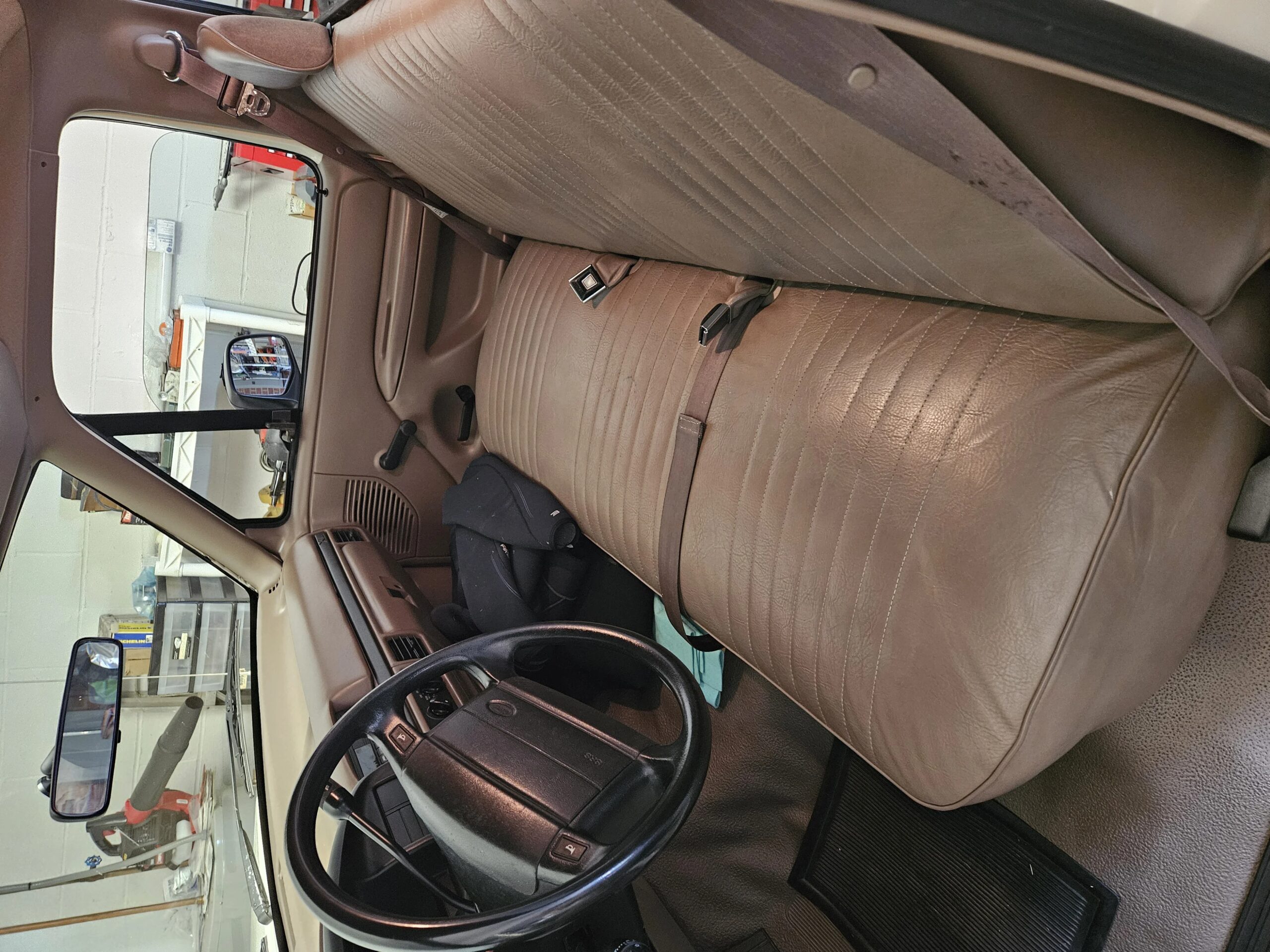 Ford-F150-2wd-regular-cab-xl-1994-Off-White-Brown-3