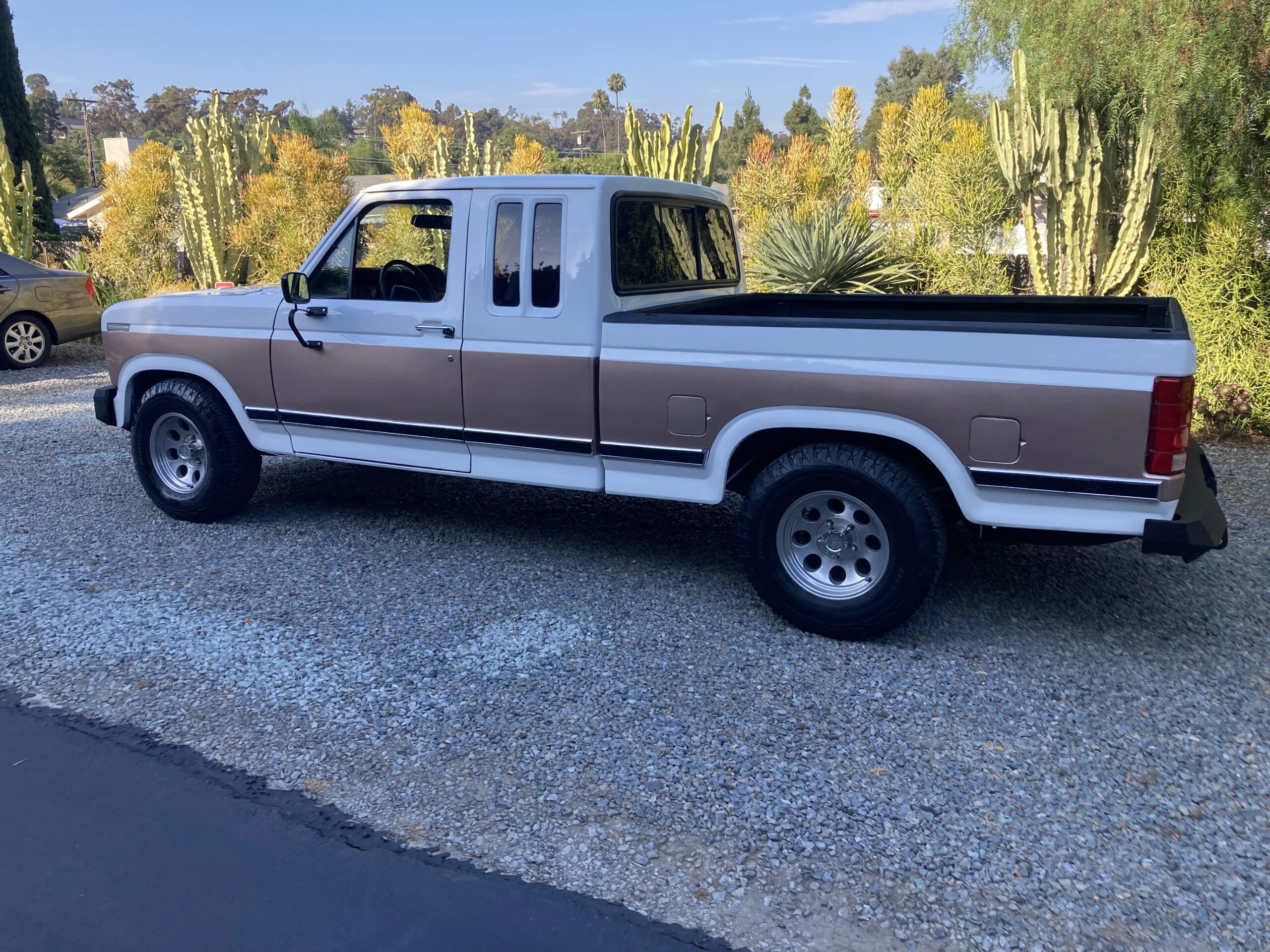 Ford-F150-2wd-supercab-xl-1980-White-Tan-6