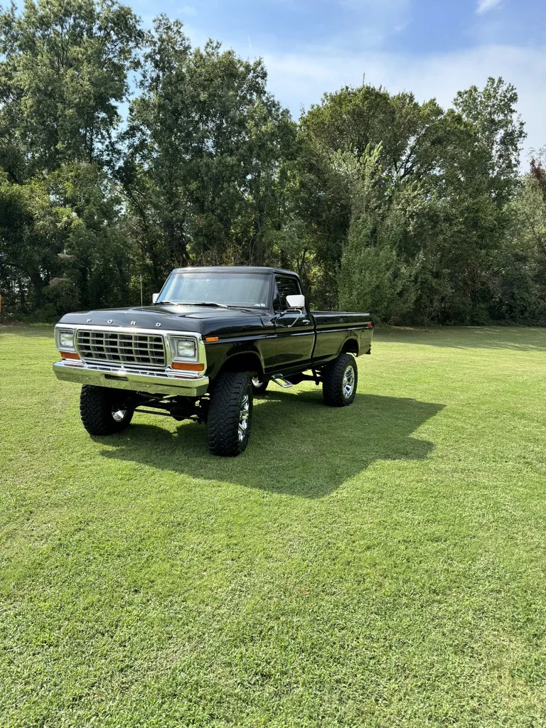 Ford-F150-4x4-regular-cab-1978-Black-Black-1