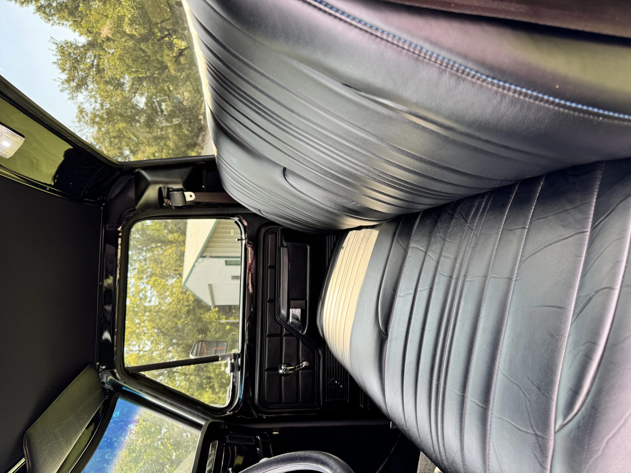 Ford-F150-4x4-regular-cab-1978-Black-Black-11