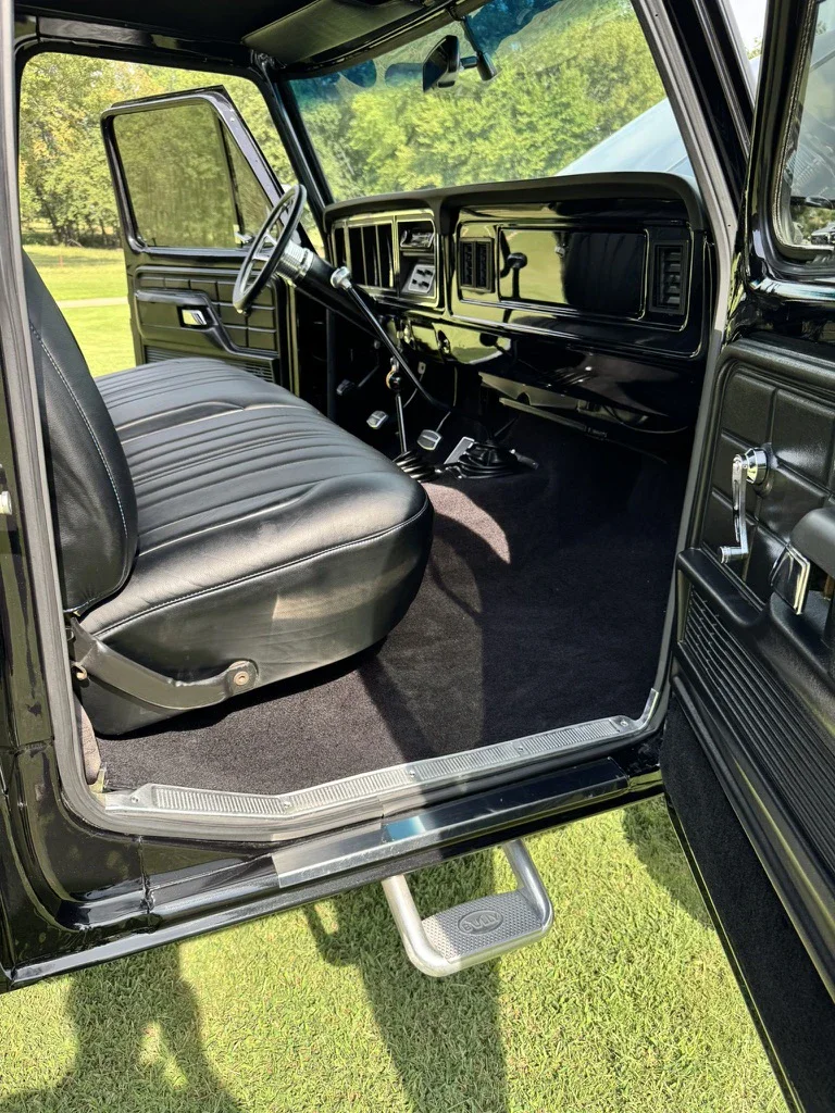 Ford-F150-4x4-regular-cab-1978-Black-Black-13