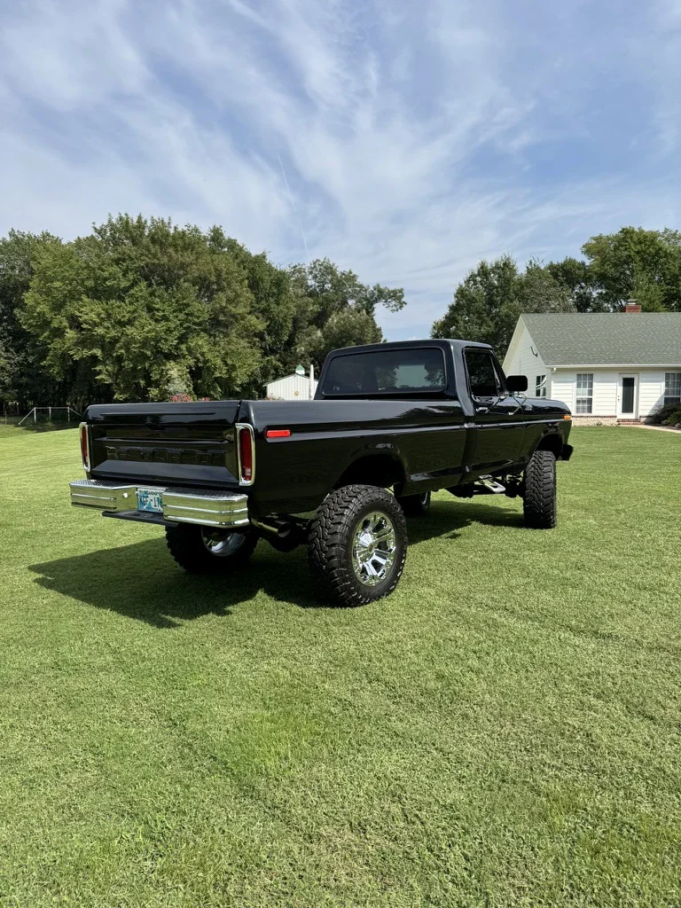 Ford-F150-4x4-regular-cab-1978-Black-Black-3