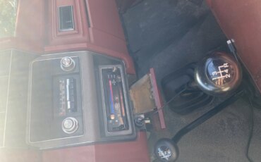 Ford-F150-4x4-regular-cab-1984-Custom-Burgundy-4