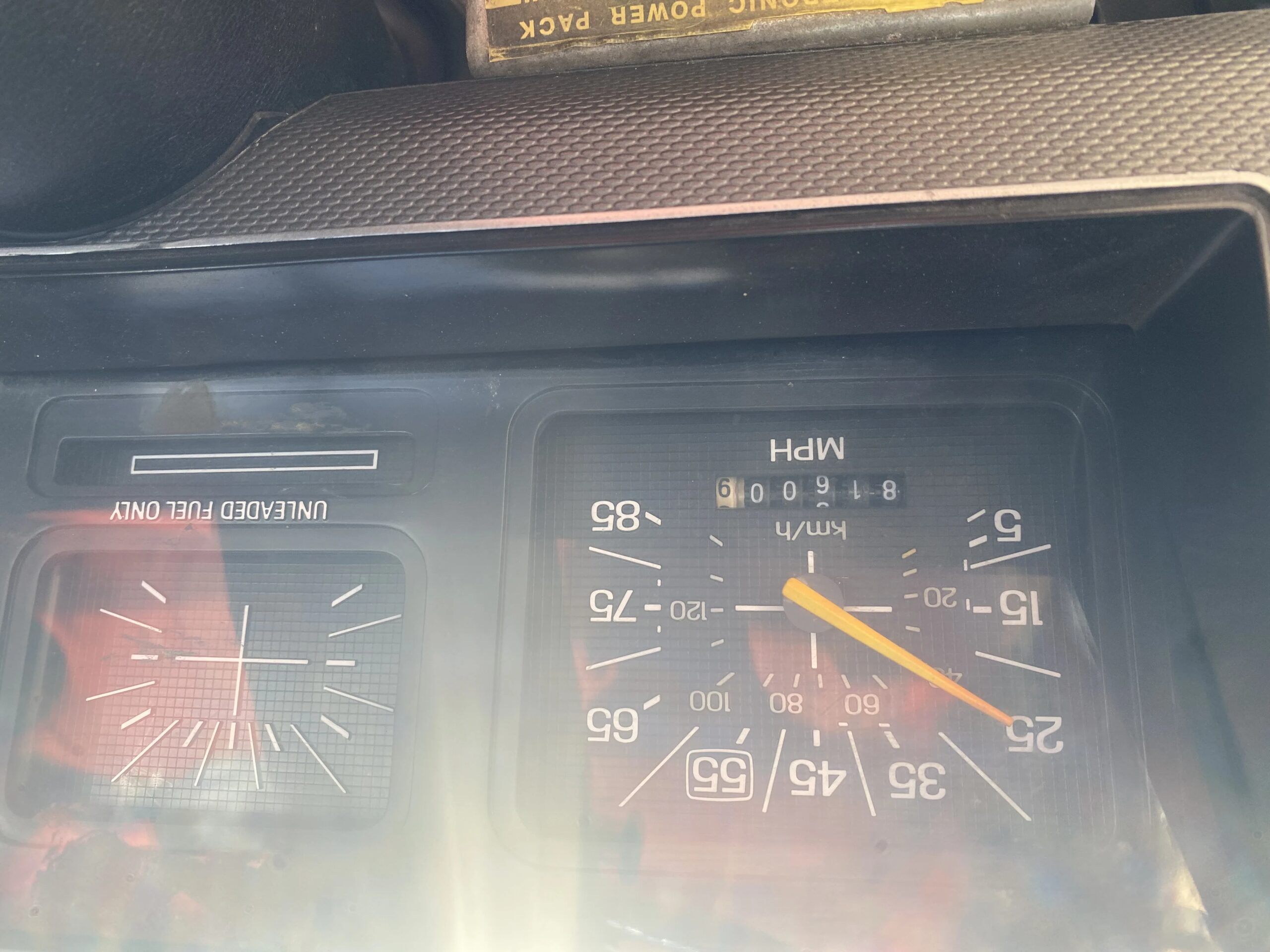 Ford-F150-4x4-regular-cab-1984-Custom-Burgundy-5