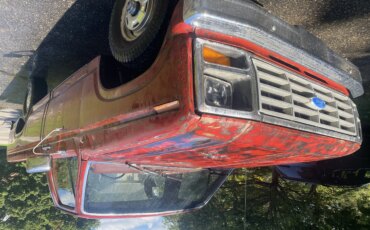 Ford-F150-4x4-regular-cab-1984-Custom-Burgundy-8