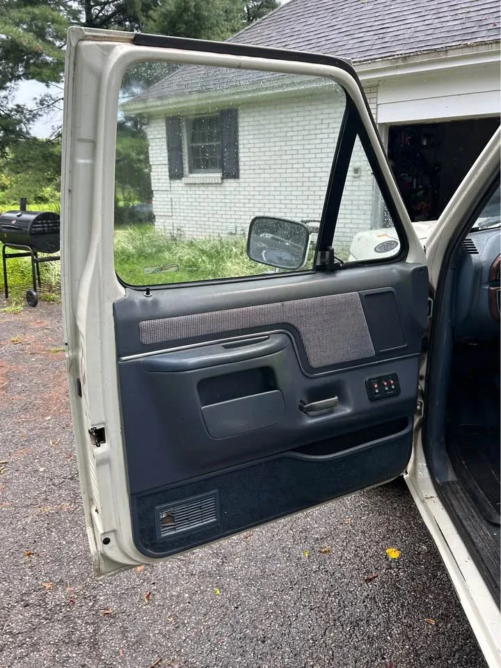 Ford-F150-4x4-regular-cab-1989-White-Blue-3
