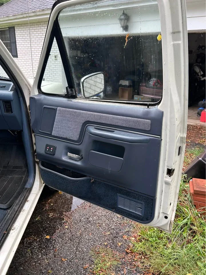 Ford-F150-4x4-regular-cab-1989-White-Blue-4