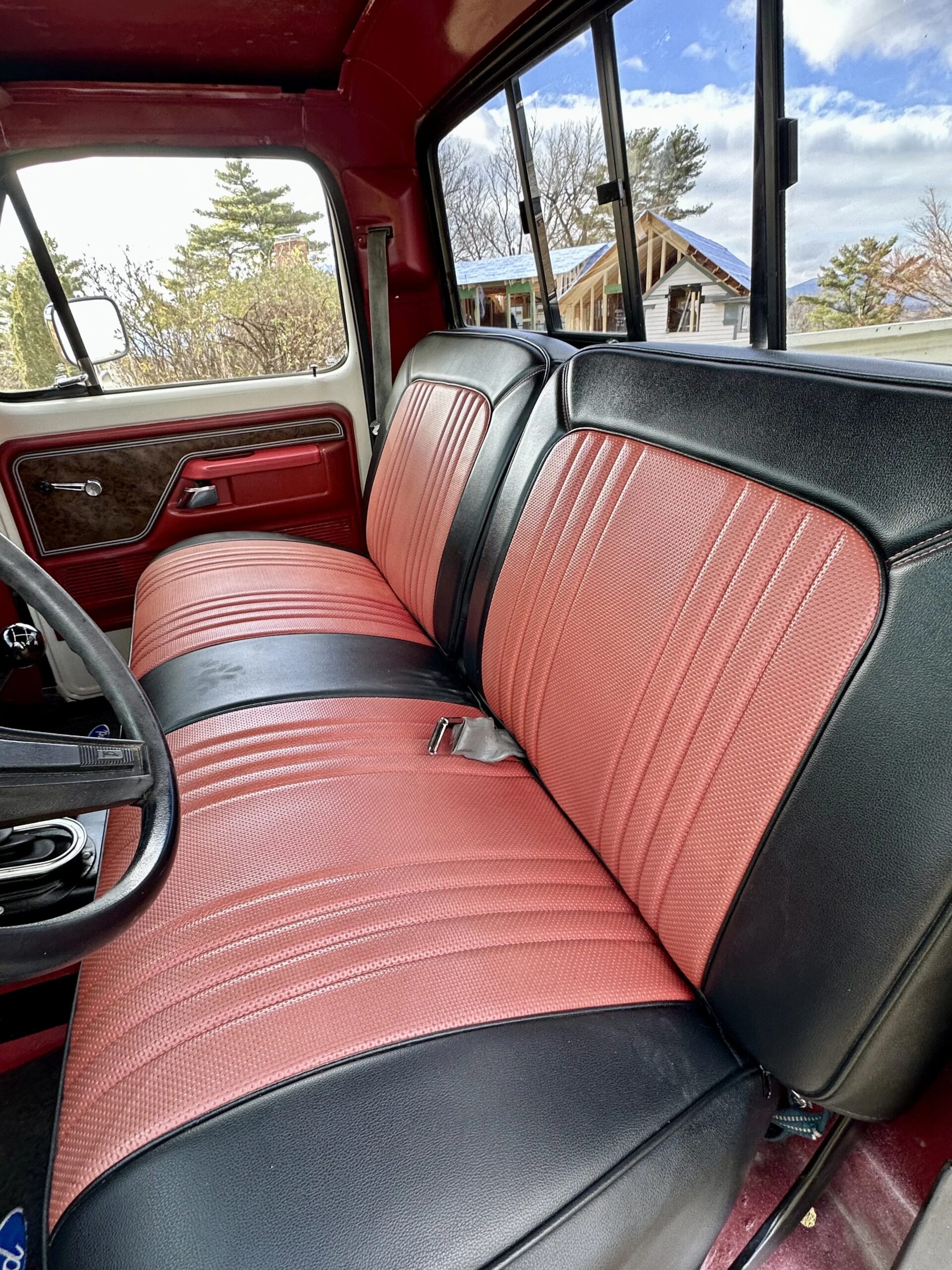 Ford-F150-4x4-regular-cab-xl-1979-Off-White-Red-10