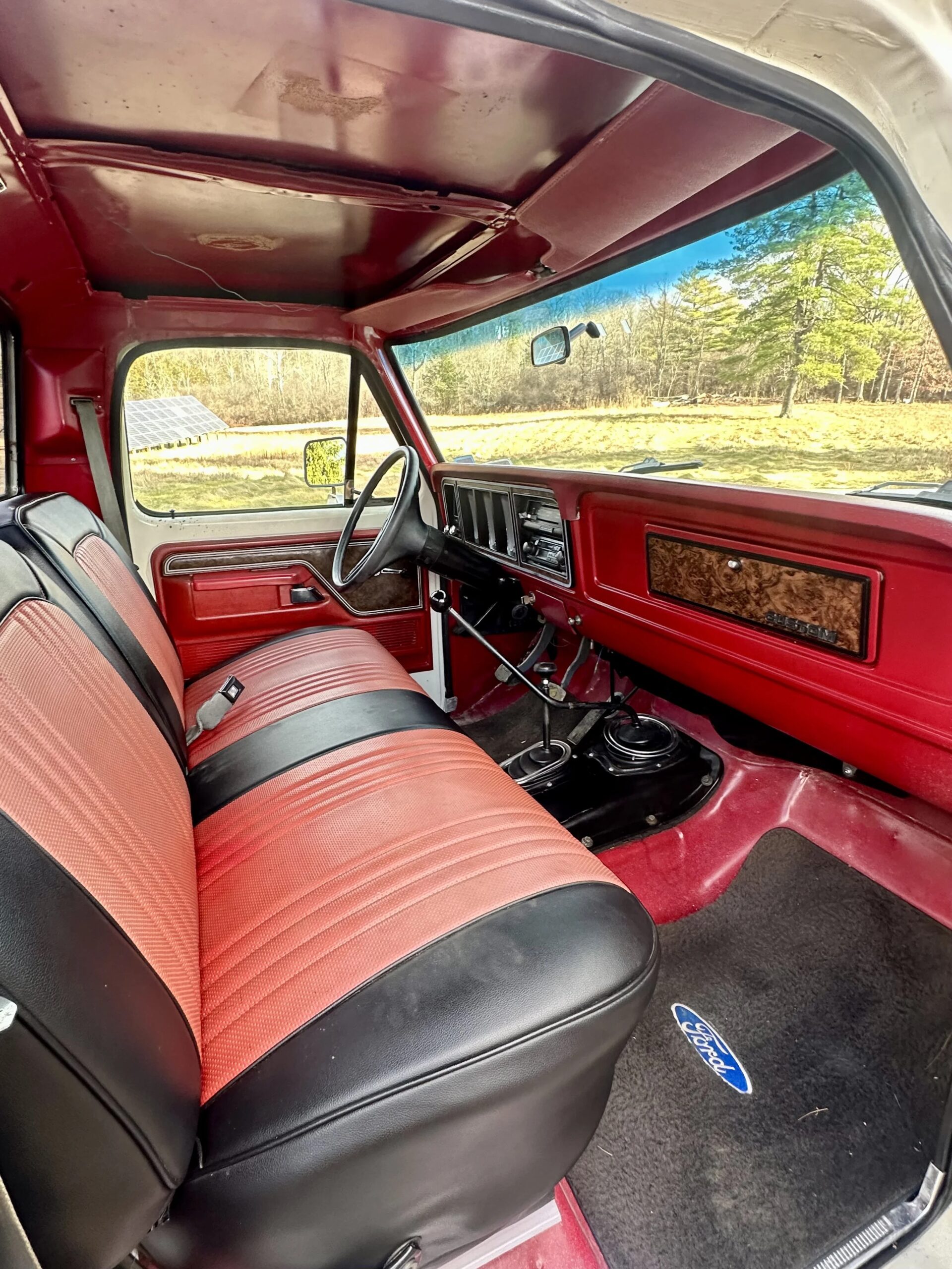 Ford-F150-4x4-regular-cab-xl-1979-Off-White-Red-11