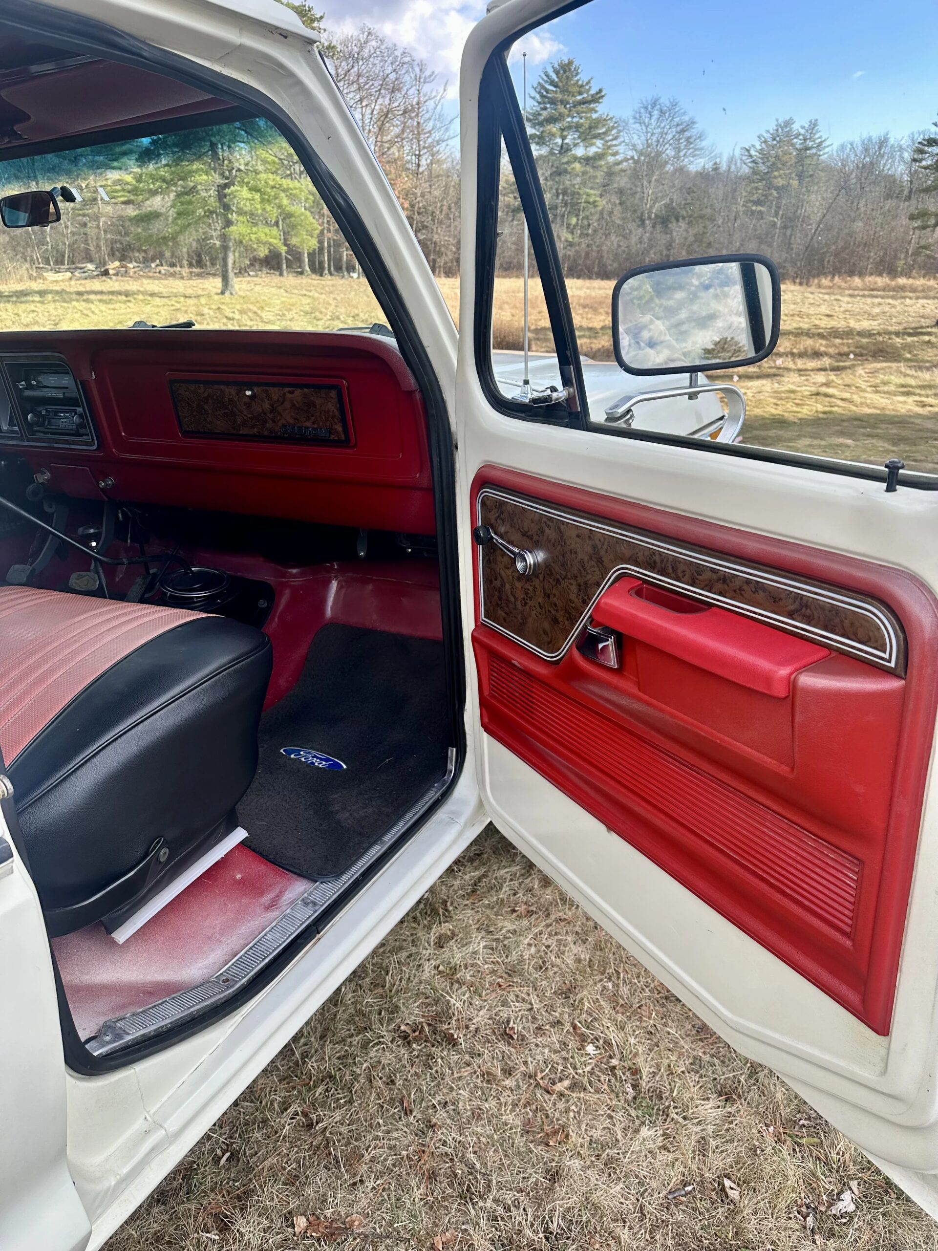 Ford-F150-4x4-regular-cab-xl-1979-Off-White-Red-13